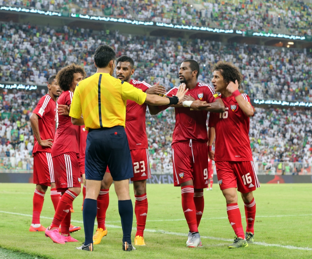 منتخب الإمارات يعاني مشاكل دفاعية. 