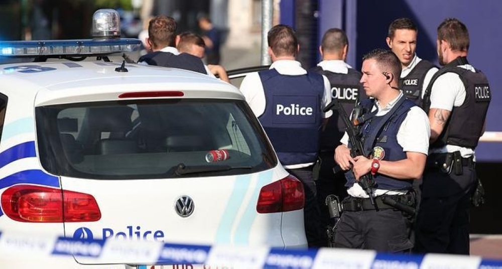 TOPSHOT - Police stand as they secure the area around a police building in the southern Belgian city of Charleroi following a machete attack on August 6, 2016. 
A machete-wielding man who wounded two policewomen on August 6, in the southern Belgian city of Charleroi has died after being shot by officers. / AFP / BELGA / VIRGINIE LEFOUR / Belgium OUT        (Photo credit should read VIRGINIE LEFOUR/AFP/Getty Images)