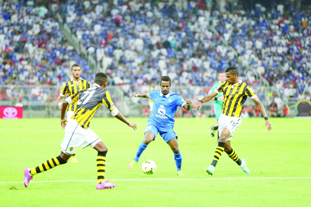 الهلال والاتحاد في صراع صدارة. (عكاظ)