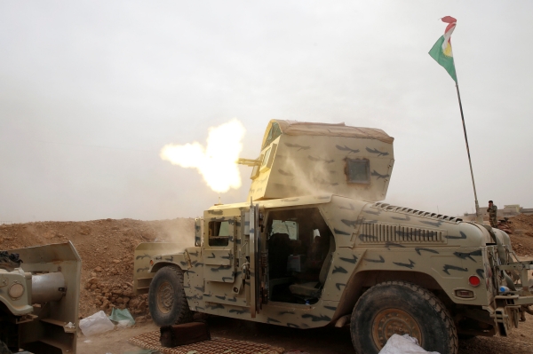 Kurdish peshmerga fighters battle with Islamic State at Abu Jarboa village near Mosul, Iraq November 1, 2016. REUTERS/Ahmed Jadallah