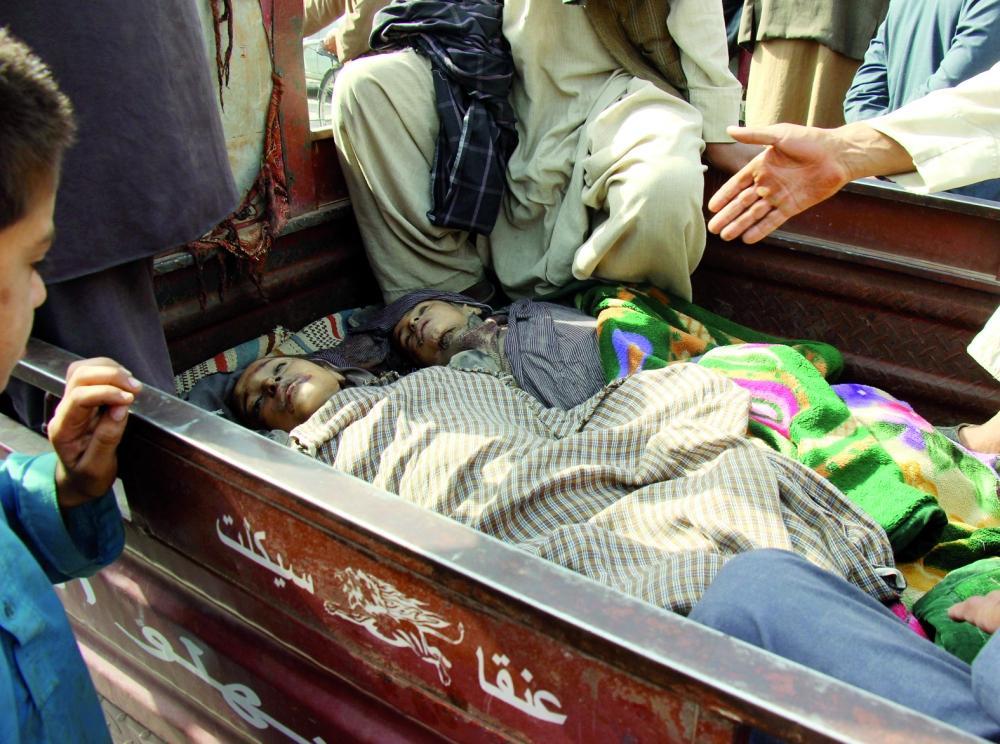 ATTENTION EDITORS - VISUAL COVERAGE OF SCENES OF INJURY OR DEATHRelatives and members of civilians sit next the dead bodies of children who were killed during clashes between Afghan security forces and the Taliban in Kunduz, Afghanistan November 3, 2016. REUTERS/Nasir Wakif  TEMPLATE OUT