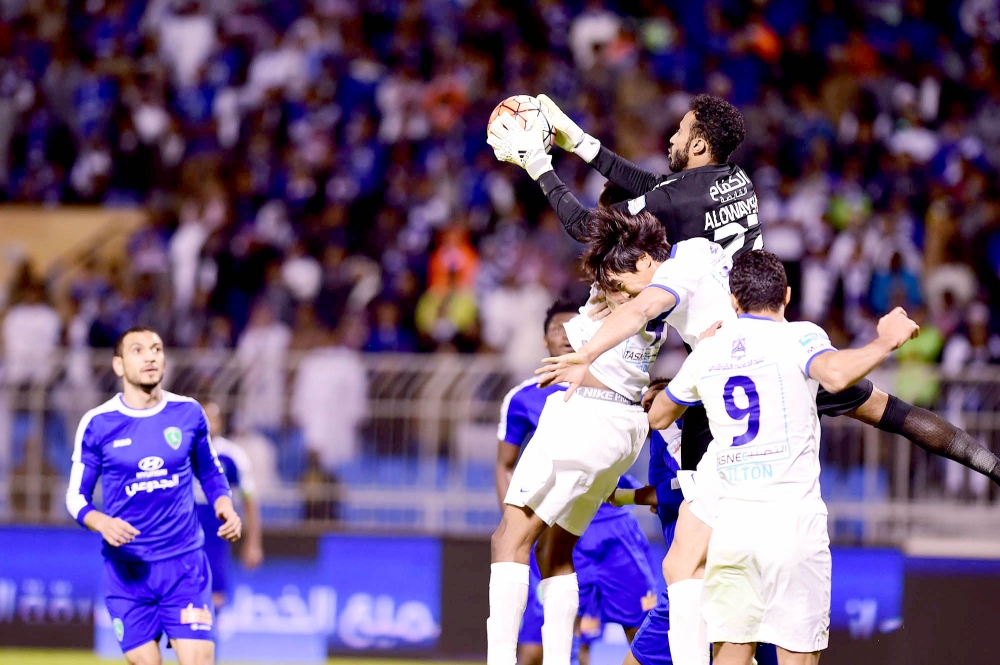 362106887الهلال والفتح في دوري الموسم الماضي 