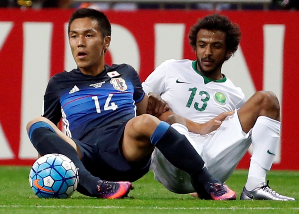 Football Soccer - Japan v Saudi Arabia - World Cup 2018 Qualifier - Saitama Stadium 2002, Saitama, Japan - 15/11/16. Japan's Yuya Kubo and Saudi Arabia's Yasir Alshahrani in action. REUTERS/Toru Hanai