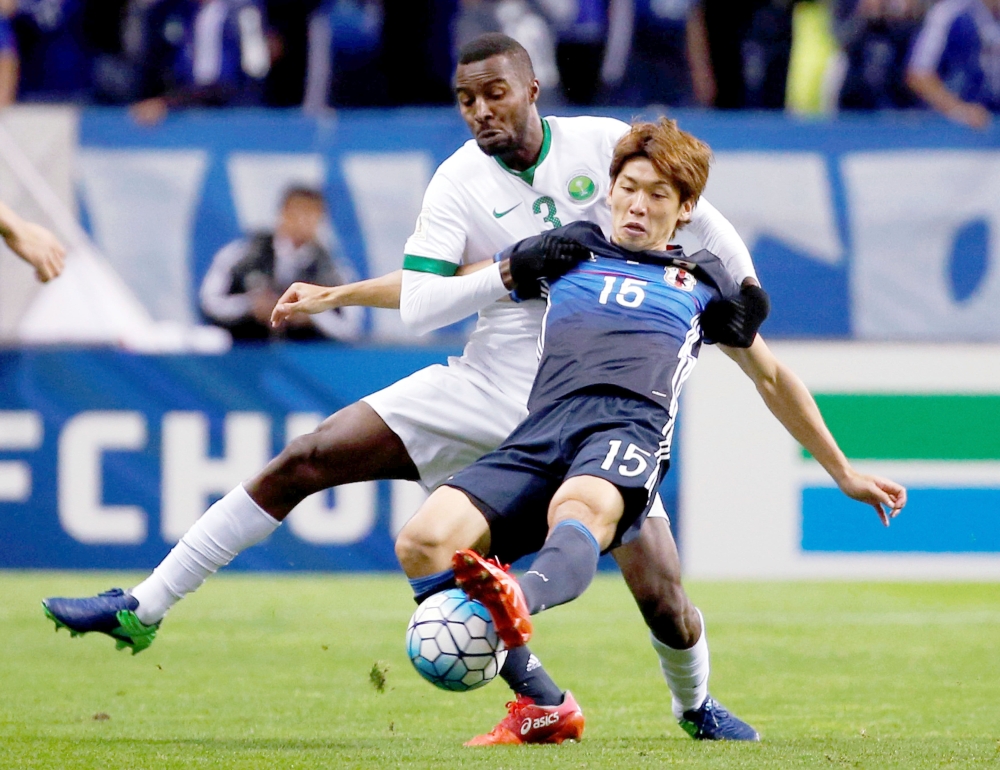 Football Soccer - Japan v Saudi Arabia - World Cup 2018 Qualifier - Saitama Stadium 2002, Saitama, Japan - 15/11/16. Japan's Yuya Osako and Saudi Arabia's Osama Hawsawi in action. REUTERS/Toru Hanai