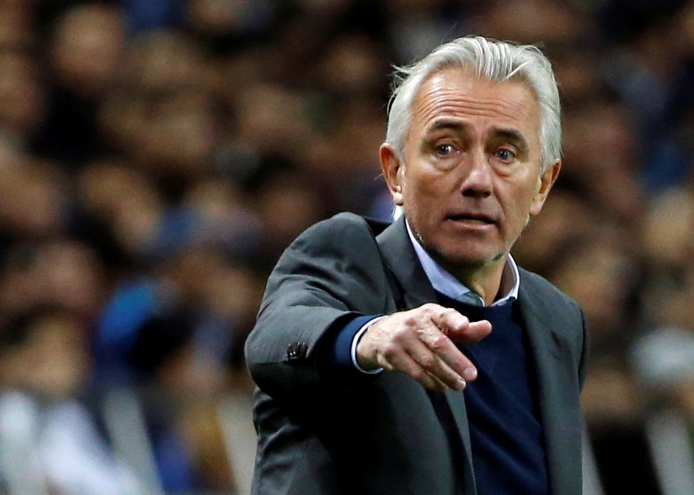 Football Soccer - Japan v Saudi Arabia - World Cup 2018 Qualifier - Saitama Stadium 2002, Saitama, Japan - 15/11/16. Saudi Arabia's head coach Bert van Marwijk directs his players. REUTERS/Toru Hanai