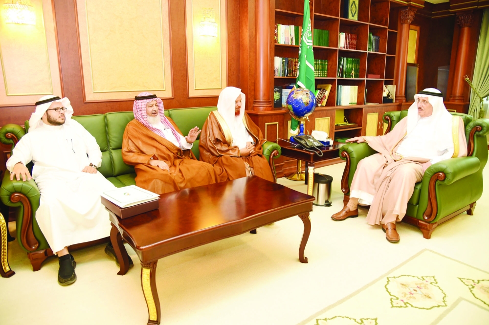  الأمير محمد بن ناصر خلال الاجتماع مع وفد حقوق الإنسان.
