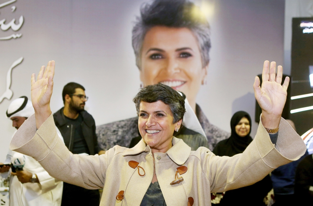 Kuwaiti candidate and former MP Safaa al-Hashem (C), the only woman elected, celebrates with her supporters following the announcment of her victory in the parliamentary election, in Kuwait city, early November 27, 2016. Kuwait opposition groups and their allies had bagged nearly half parliament's 50 seats, raising fears of fresh political wrangling in the oil-rich Gulf state. / AFP / Yasser Al-Zayyat
