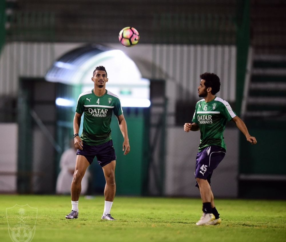 وليد باخشوين وعبدالفتاح عسيري في التدريب. (المركز الإعلامي بالنادي الأهلي)