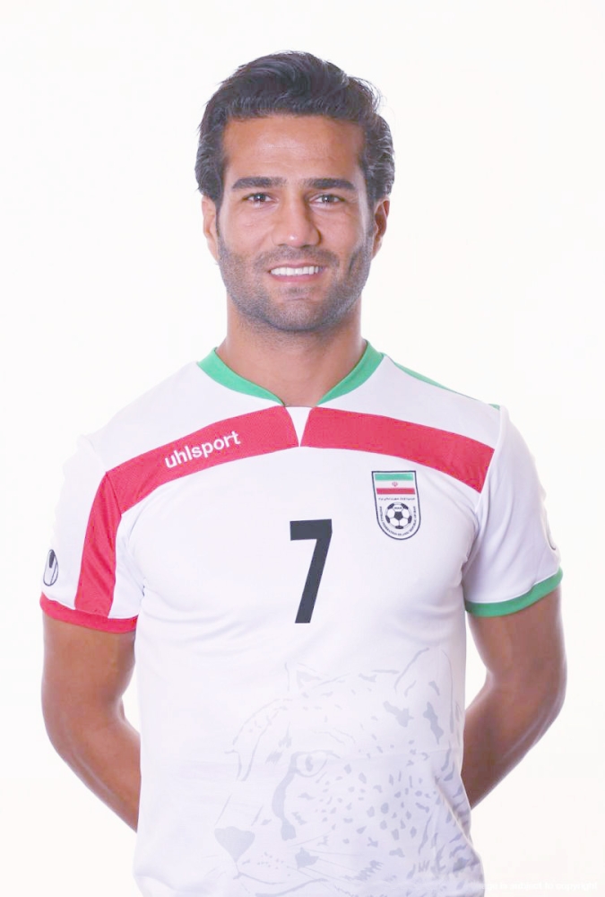 لاعب المنتخب الإيراني مسعود شجاعي.