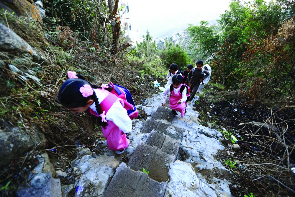 Saudi children of al-Fefi family walk up the stairs as they make their way to their schools through Fifa Mountain, in Jazan, south of Saudi Arabia, December 15, 2016. Picture take December 15, 2016. REUTERS/Mohamed Al Hwaity