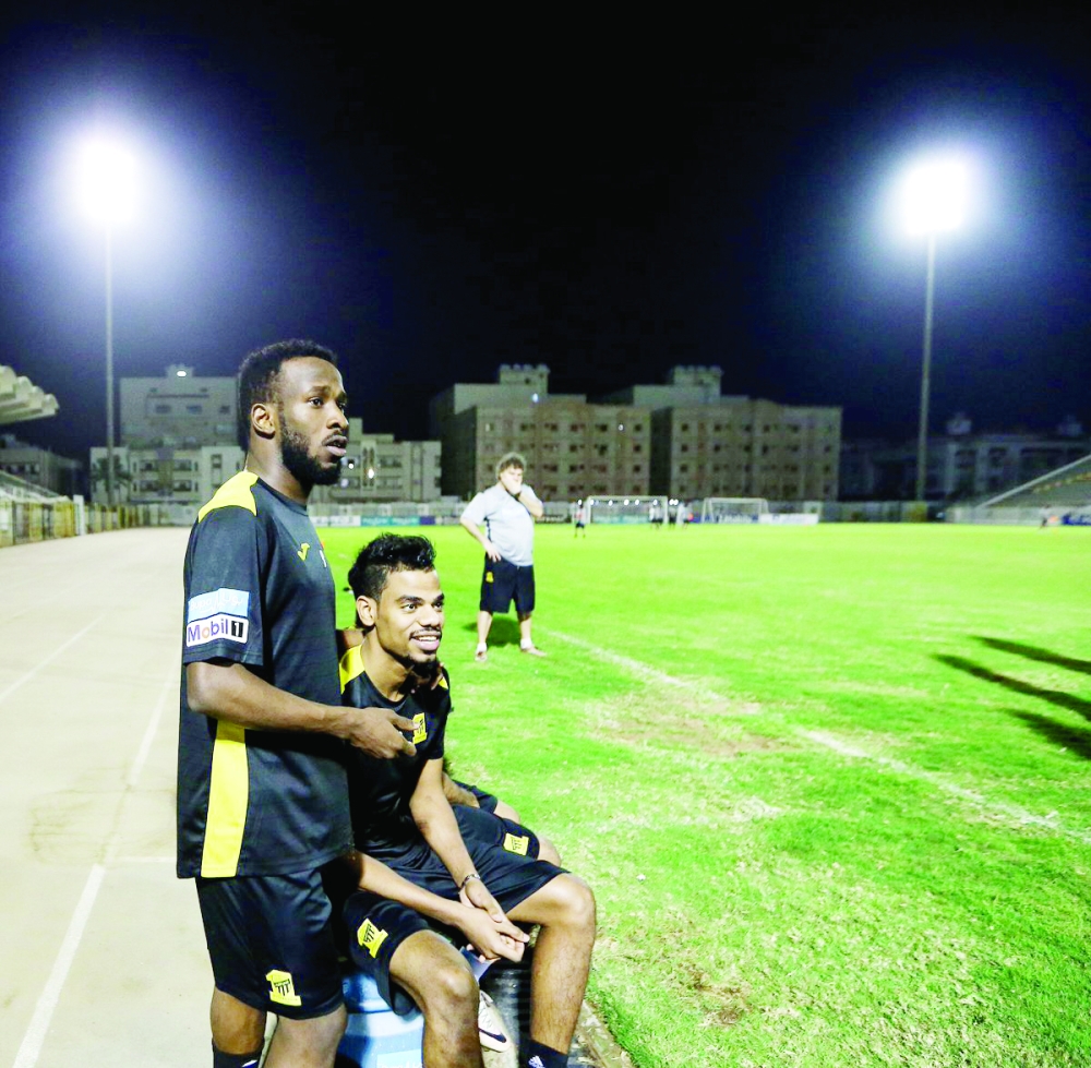 



فهد المولد وسلمان الصبياني في تدريب الاتحاد امس وفي الإطار ضوئية لحسابه.      ( المركز اعلامي بنادي الاتحاد)