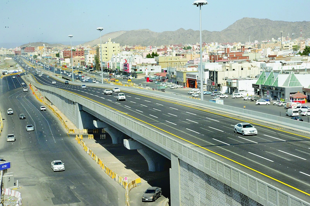 جسر النوارية يعزل أحياءها الشرقية عن الغربية. (تصوير: عمران محمد)