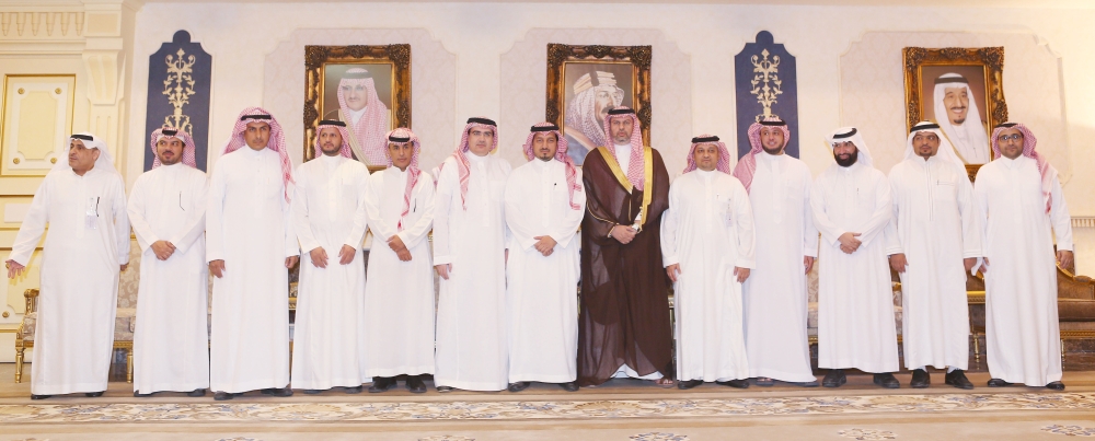 لقطة جماعية لرئيس الهيئة مع أعضاء الاتحاد الجديد.  (الاتحاد السعودي)