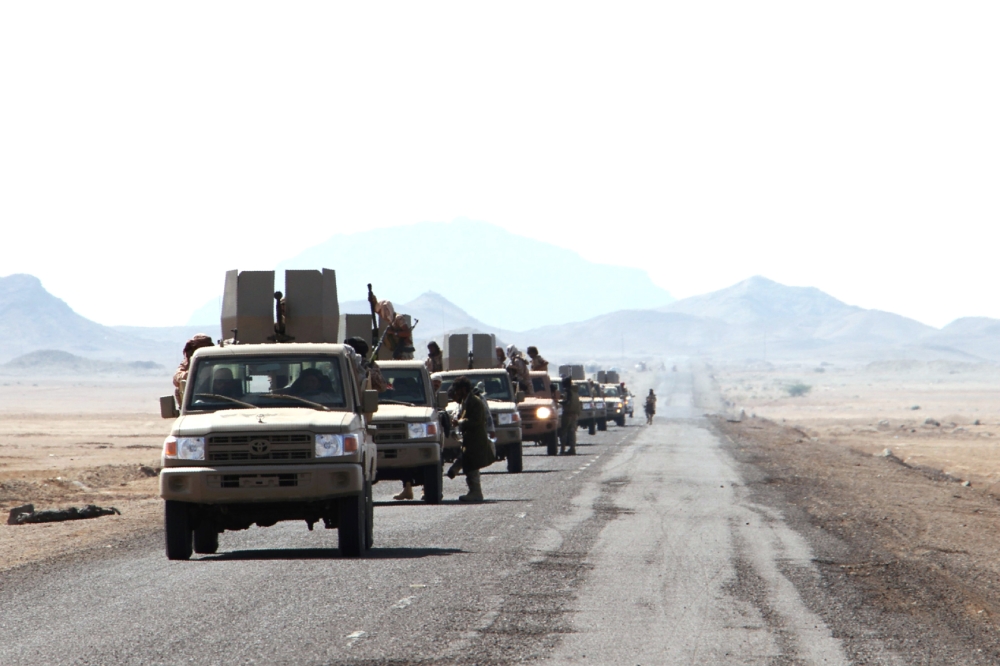 Forces loyal to the Saudi-backed Yemeni president are deployed in the coastal district of Dhubab on January 7, 2017, during a military operation against Shiite Huthi rebels and their allies. Yemeni government forces attacked rebel positions on the Red Sea coast on sparking clashes in which six soldiers and 11 rebels were killed, a loyalist commander said. / AFP / SALEH AL-OBEIDI
