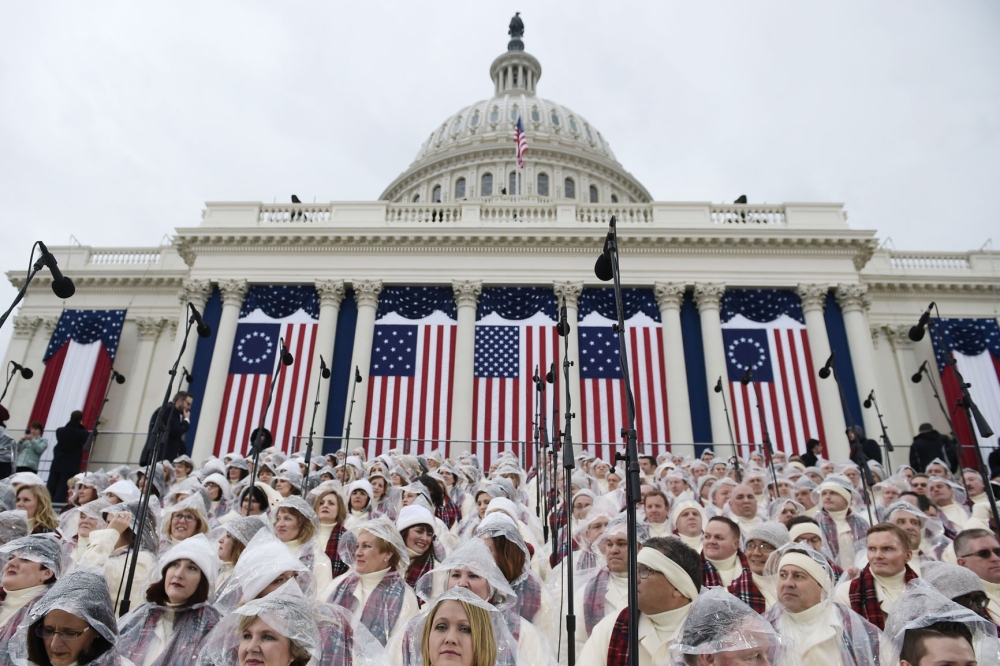 Members of the Mormon Tabernacle Choir wait below the Capitol dome in Washington, DC, on January 20, 2017, before the swearing-in ceremony of US President-elect Donald Trump.  / AFP / Brendan SMIALOWSKI
