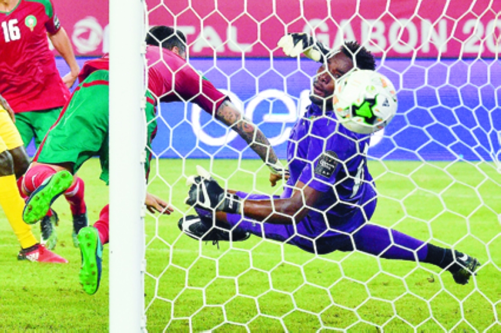 Togo's goalkeeper Kossi Agassa (R) concedes a second goal during the 2017 Africa Cup of Nations group C football match between Morocco and Togo in Oyem on January 20, 2017. / AFP / ISSOUF SANOGO                       
