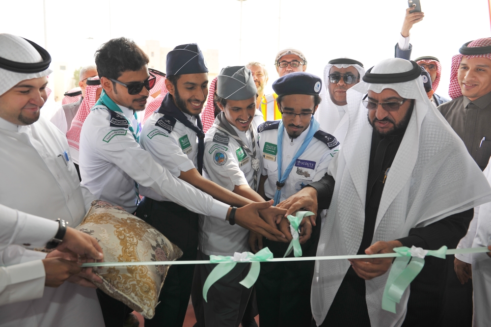 



مدير جامعة طيبة مدشنا مواقف السيارات متعددة الأدوار.