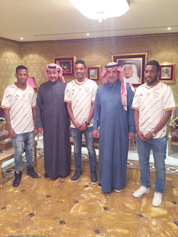 ثلاثي الهلال بعد التوقيع للشباب