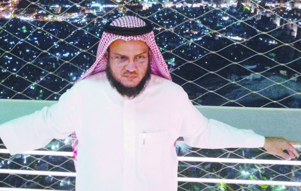 



المعلم أحمد الشريف. (عكاظ)