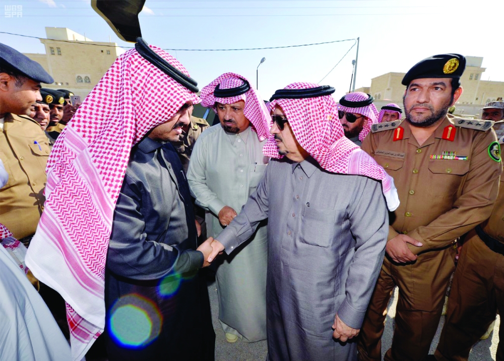 



الأمير فيصل في جولته الميدانية في الخرج أمس.