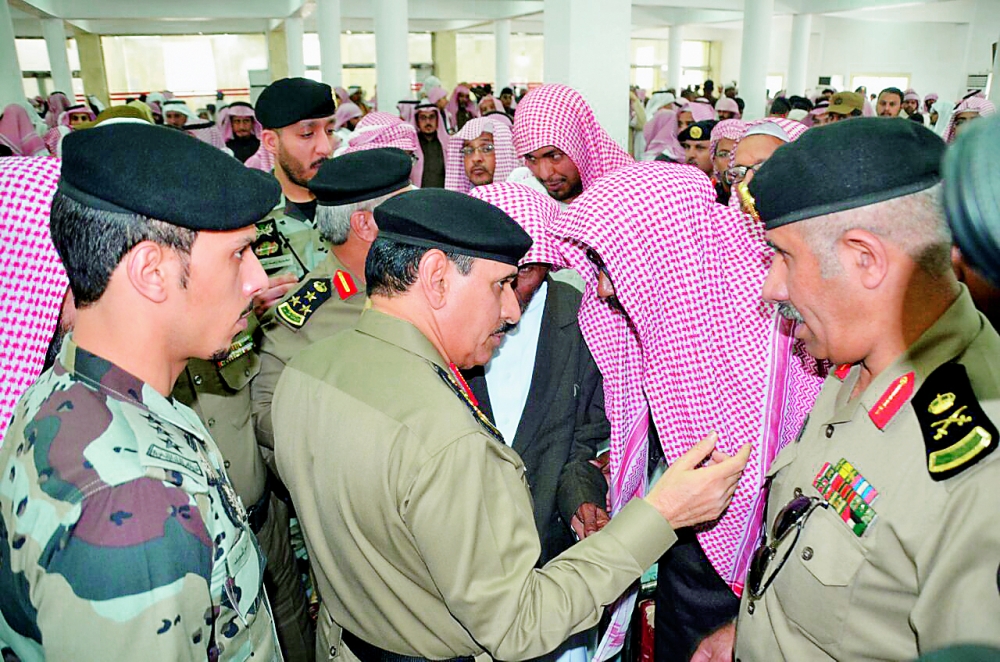 المحرج يواسي والد وأشقاء الشهيد العريف مبارك القحطاني. 
