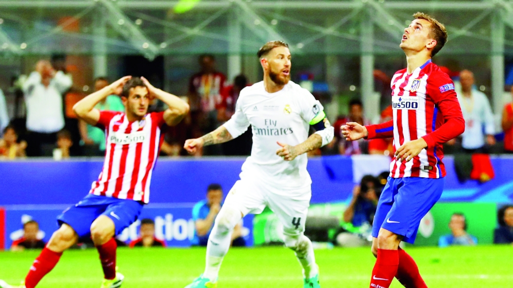 مواجهة سابقة بين أتلتيكو مدريد وريال مدريد. (عكاظ)