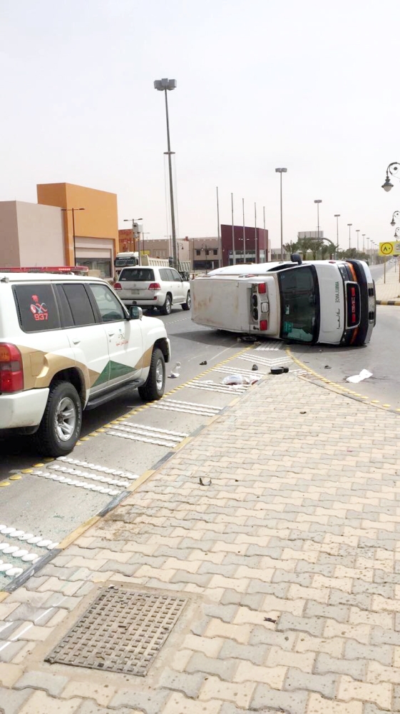 





صورة متداولة للإسعاف على الطريق بعد الحادثة.