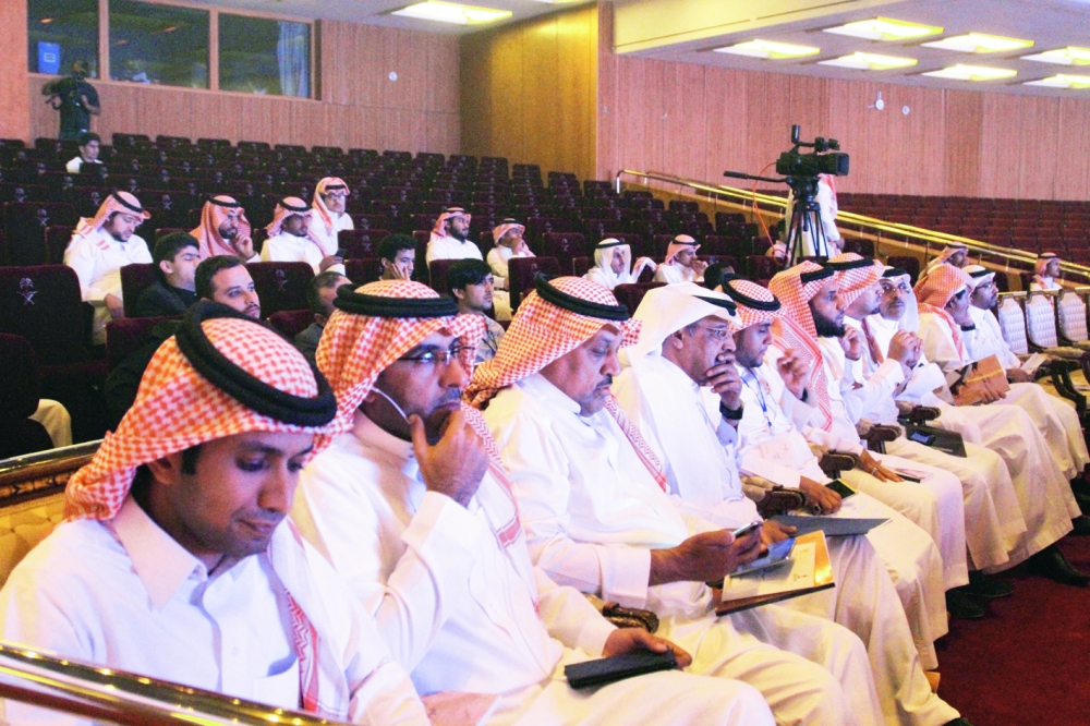 .. وشهدت الفعالية حضوراً كثيفاً للمهتمين بالشعر النبطي.