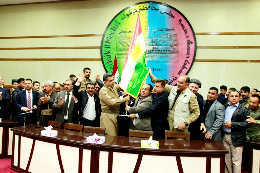 Kurdish parties raise the Kurdish flag at the Kirkuk Governorate Council in Kirkuk, Iraq, April 6, 2017. REUTERS/Ako Rasheed