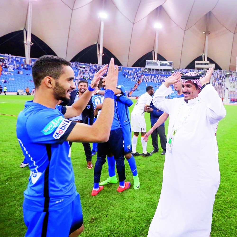 فرحة الأمير نواف بالإنجاز.