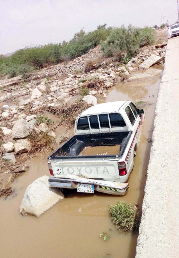 سيول وادي دهوان تجرف مركبة.