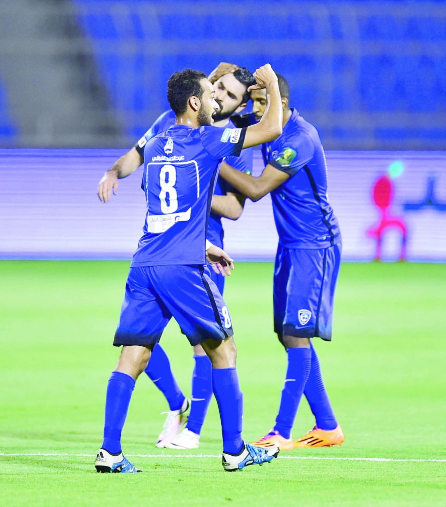 



لاعبو الهلال يحتفلون بتأهل فريقهم لنهائي كأس الملك. (تصوير: عبدالعزيز السلامة)