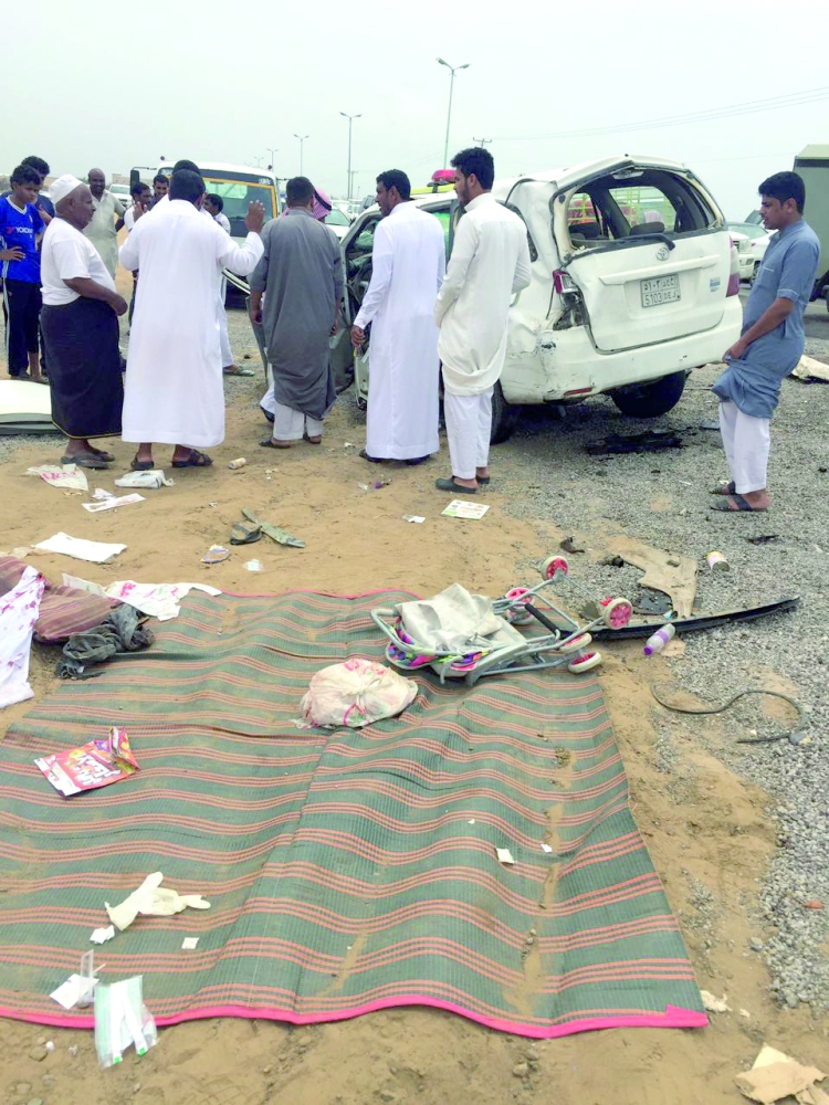 تجمهر مواطنين في موقع الحادثة.