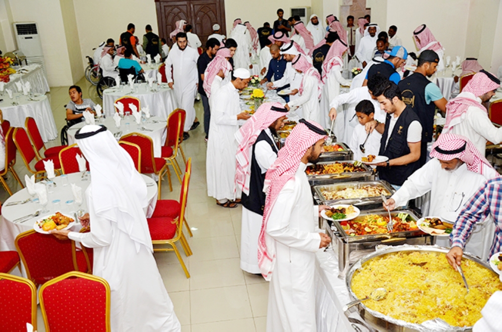 



منسوبو الجمعية خلال حفلة الإفطار. (عكاظ)