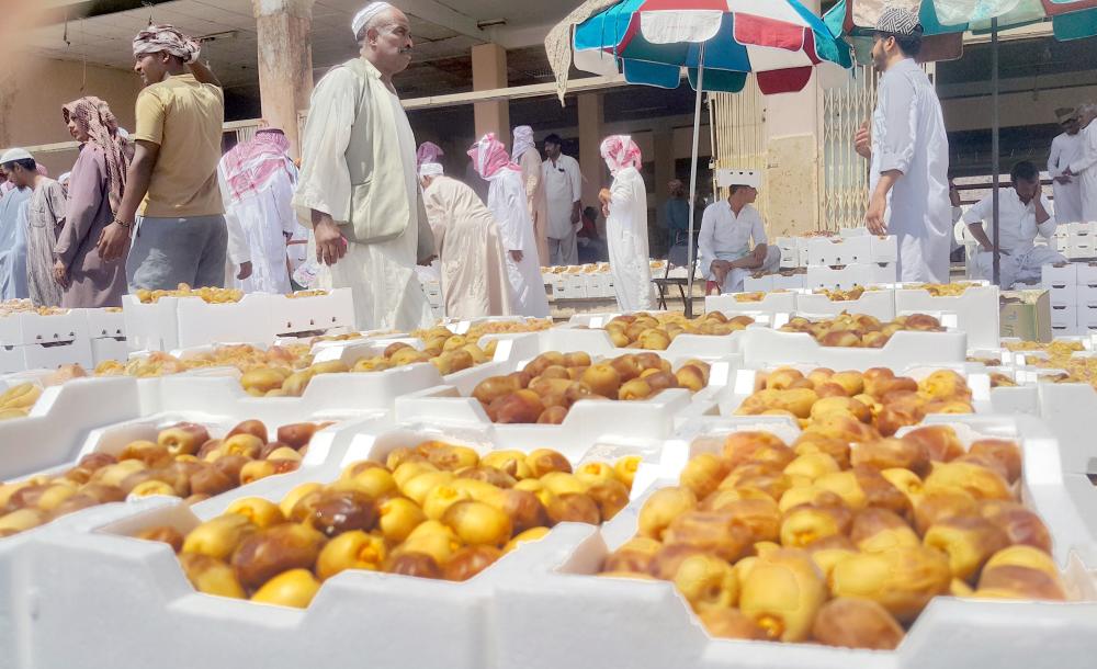 



زيادة العرض وقلة الطلب تخفضان الأسعار.  (تصوير: عبدالمجيد الدويني)