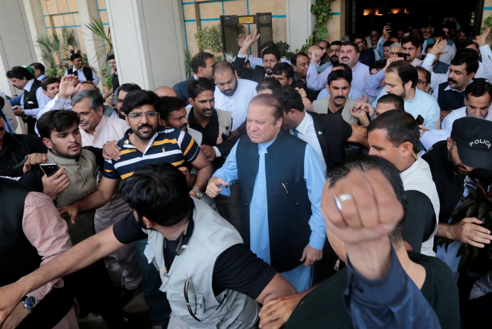 Supporters of former Pakistani Prime Minister Nawaz Sharif crowd around him as he leaves Punjab house in Islamabad, Pakistan August 9, 2017. REUTERS/Caren Firouz