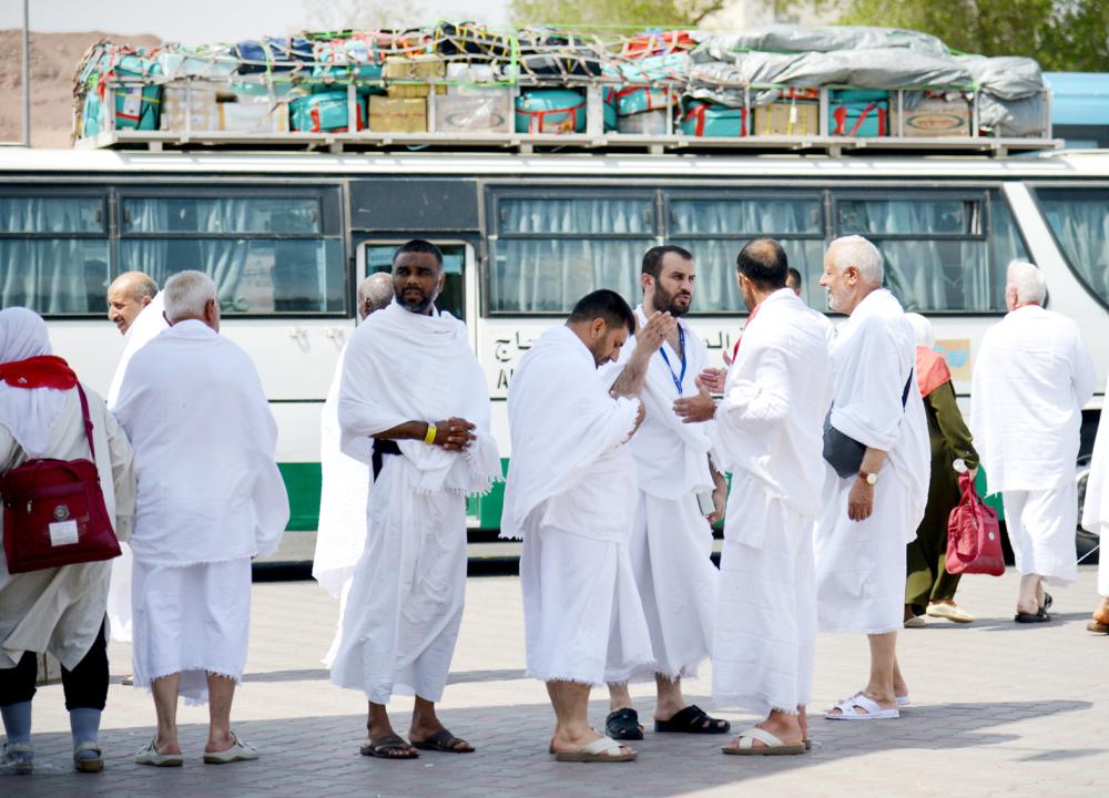 



الحجاج قبل ركوبهم الحافلات. (تصوير: عبدالمجيد الدويني)