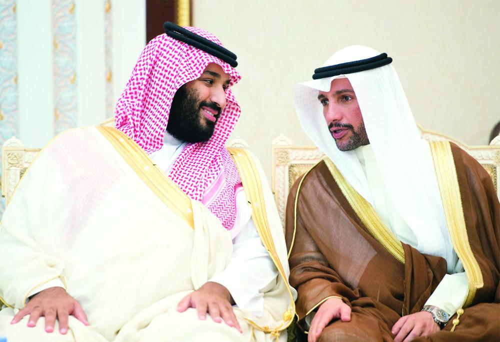 



الأمير محمد بن سلمان متحدثا مع مرزوق الغانم.