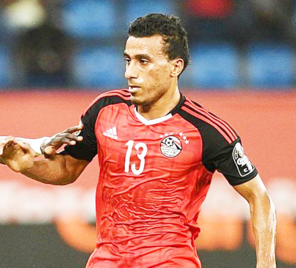 Uganda's forward Farouk Miya (L) challenges Egypt's defender Mohamed Abdel-Shafy during the 2017 Africa Cup of Nations group D football match between Egypt and Uganda in Port-Gentil on January 21, 2017. / AFP / Justin TALLIS (Photo credit should read JUSTIN TALLIS/AFP/Getty Images)