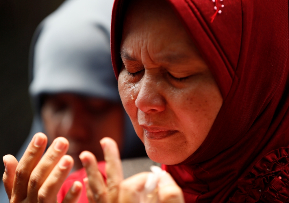 A Muslim woman cries during prayers at the end of a rally in support of Myanmar's Rohingya minority during one of the deadliest bouts of violence involving the Muslim minority in decades outside the Myanmar embassy in Jakarta, Indonesia September 4, 2017. REUTERS/Darren Whiteside