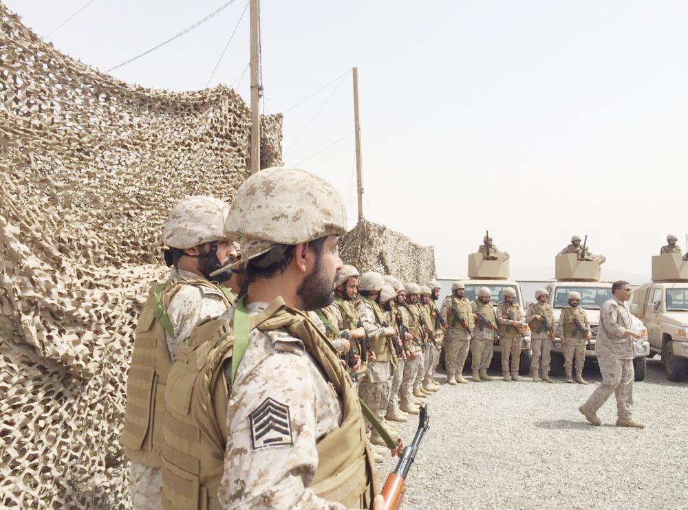 



أفراد الجيش يتلقون التعليمات لصد تسللات وهجوم الميليشيات الحوثية.