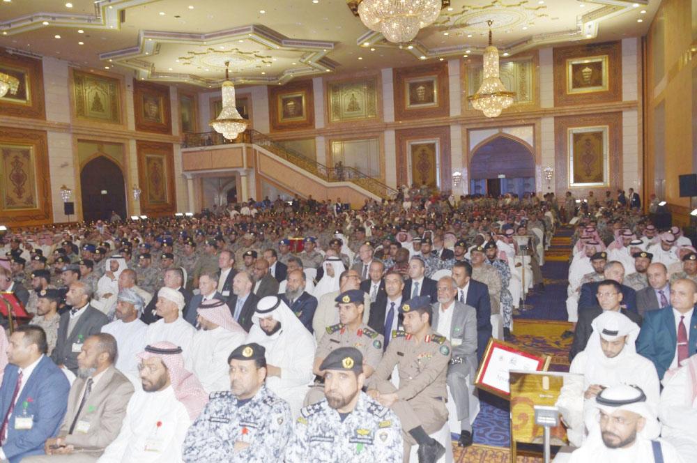 



المشاركون في الندوة الدولية الأولى لأمن وسلامة الحدود البرية والبحرية.   (تصوير: ناصر محسن)