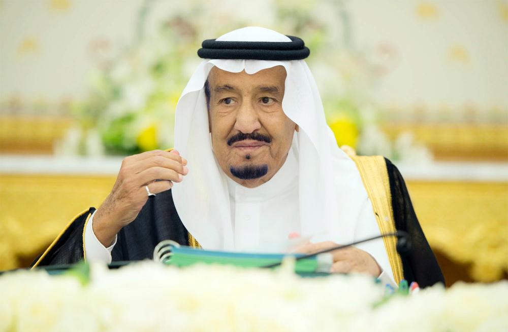 خادم الحرمين الشريفين مترئسا جلسة مجلس الوزراء أمس في الرياض.  (واس)