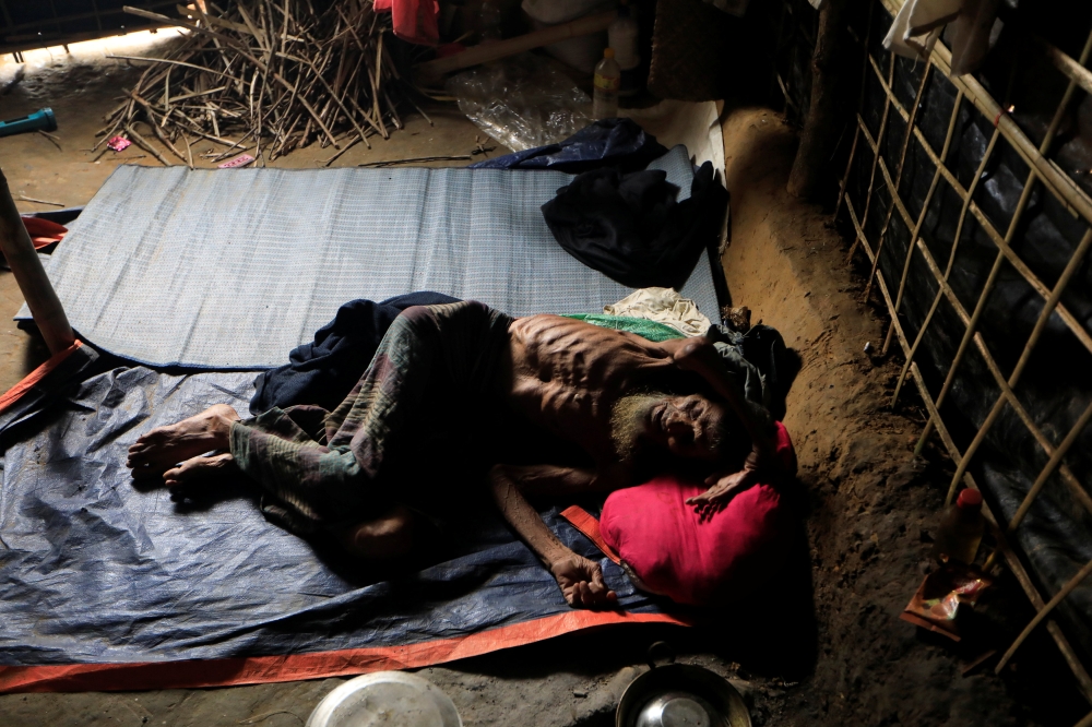  A Rohingya refugee man lies down at his shelter in Kutupalong refugees camp in Cox's Bazar, Bangladesh, October 20, 2017. REUTERS/ Zohra Bensemra