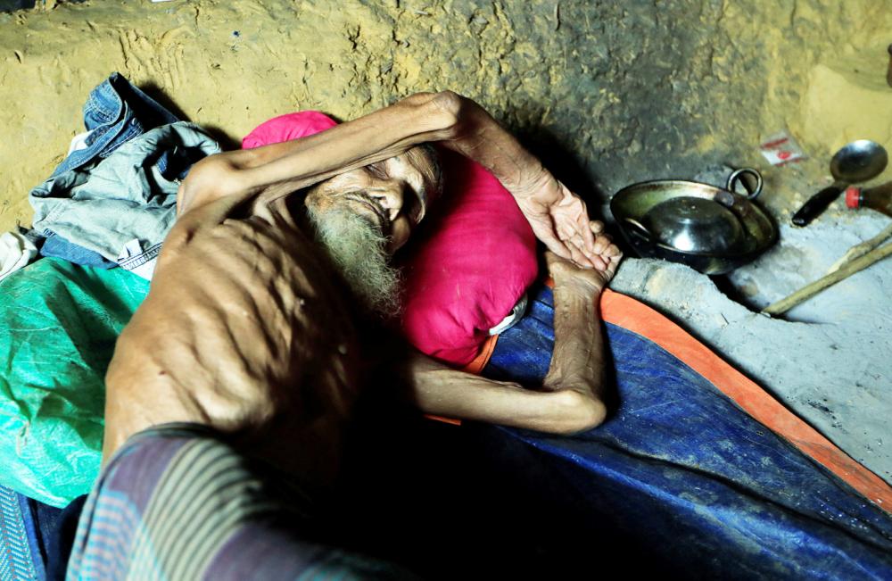  A Rohingya refugee man lies down at his shelter in Kutupalong refugees camp in Cox's Bazar, Bangladesh, October 20, 2017. REUTERS/ Zohra Bensemra