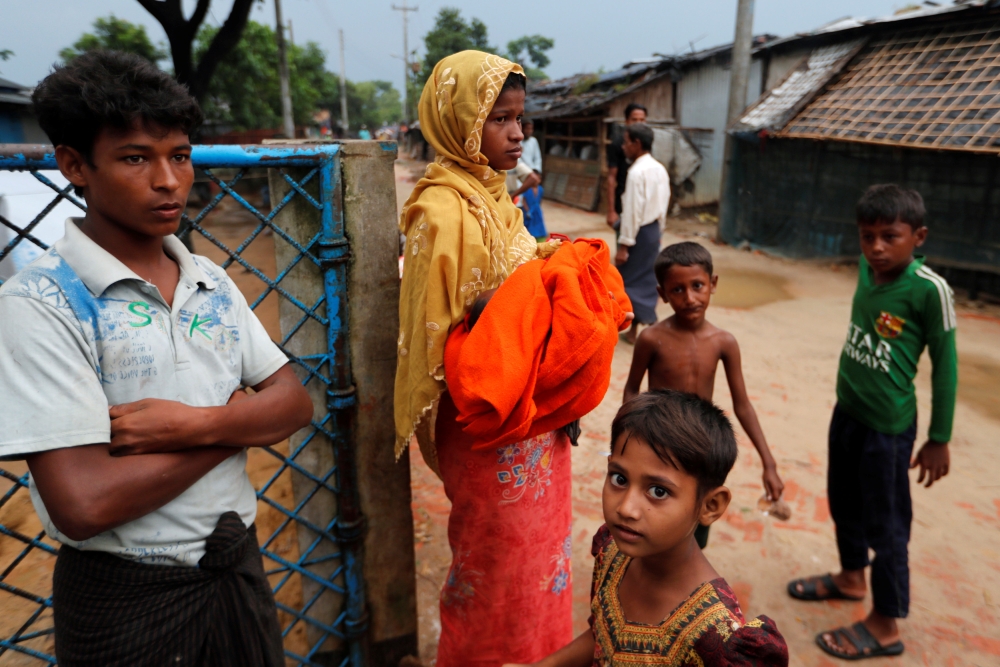 Rohingya refugees who crossed the border from Myanmar this week stand outside a school used as a shelter at Kotupalang refugee camp near Cox's Bazar, Bangladesh October 20, 2017. REUTERS/Jorge Silva