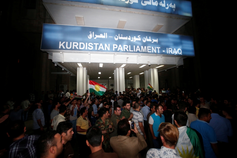 Demonstrators gather outside the Kurdistan Parliament building in Erbil, Iraq October 29, 2017. REUTERS/Azad Lashkari