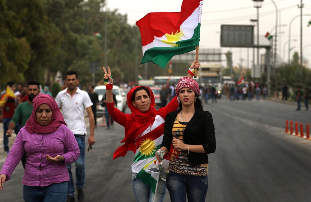 Iraqi Kurds march during a protest in support of the Iraqi Kurdish leader, in Arbil, the capital of autonomous Iraqi Kurdistan, on October 30, 2017. Long-time Kurdish leader Massud Barzani, the architect of the referendum, announced on October 29, 2017 he is stepping down after it led to Iraq's recapture of almost all disputed territories that had been under Kurdish control. / AFP / SAFIN HAMED 