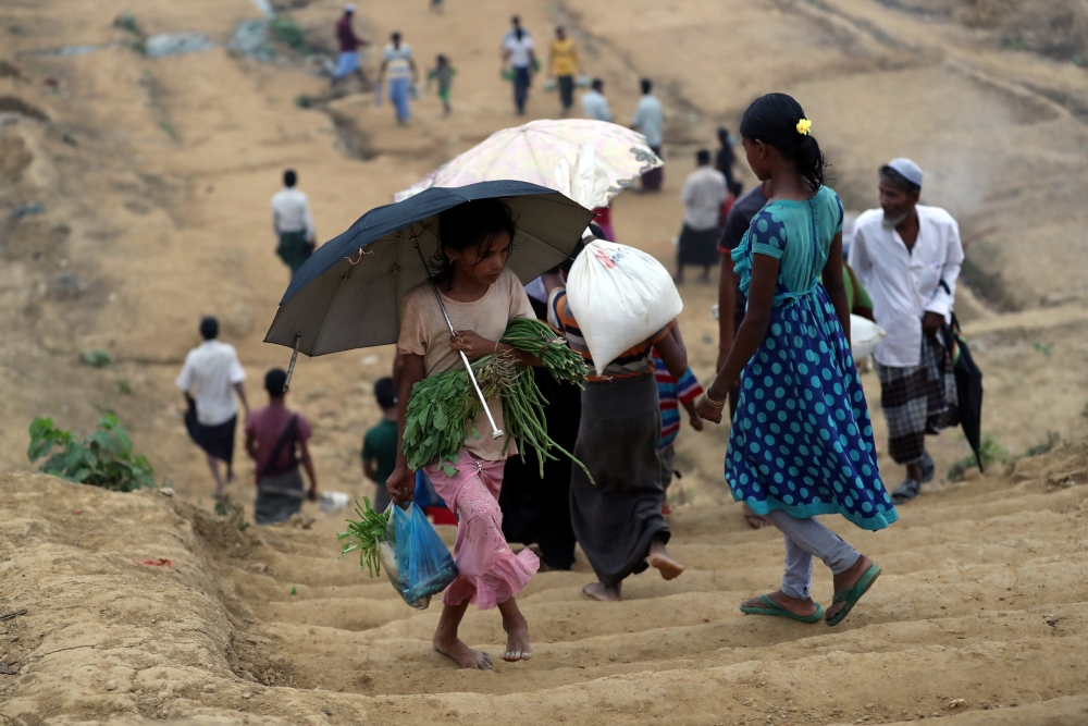 A Rohingya refugee girl returns home from a vegetable market in the Palong Khali refugee camp in Cox's Bazar, Bangladesh, November 17, 2017. REUTERS/Mohammad Ponir Hossain