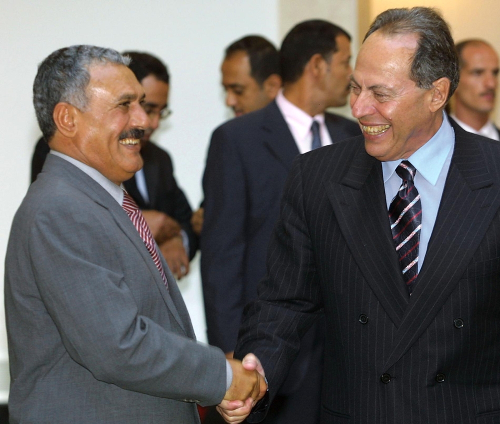 (FILES) This file photo taken on March 26, 2002 shows Yemeni ex-president Ali Abdullah Saleh (L) shaking hands with former Lebanese president Emile Lahoud upon his arrival at the capital Beirut's International airport. Yemen's rebel-controlled interior ministry announced on December 4, 2017 the 